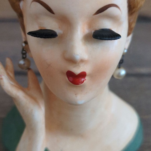 Vtg 4.5" Lee Wards Lady Head Vase Hand Up Green Dress and Hat Earrings Eyelashes - Picture 9 of 11